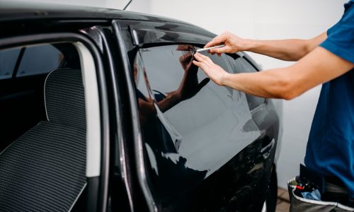 Male auto wrapper with blade, car tinting film Male auto wrapper with blade, car tinting film installation process, tinted auto glass installing procedure